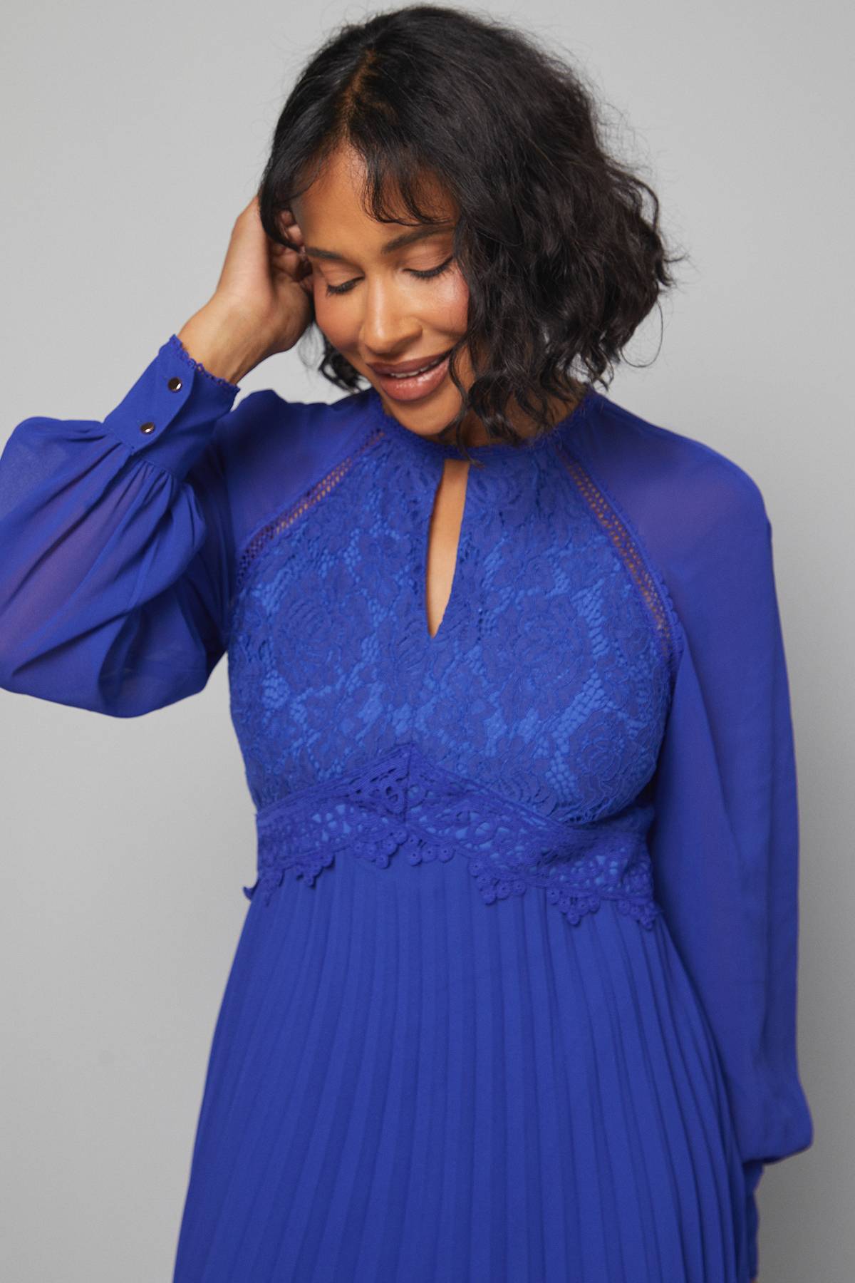 Wallis Robe Midi Plissée à Insertion Dentelle de Cérémonie