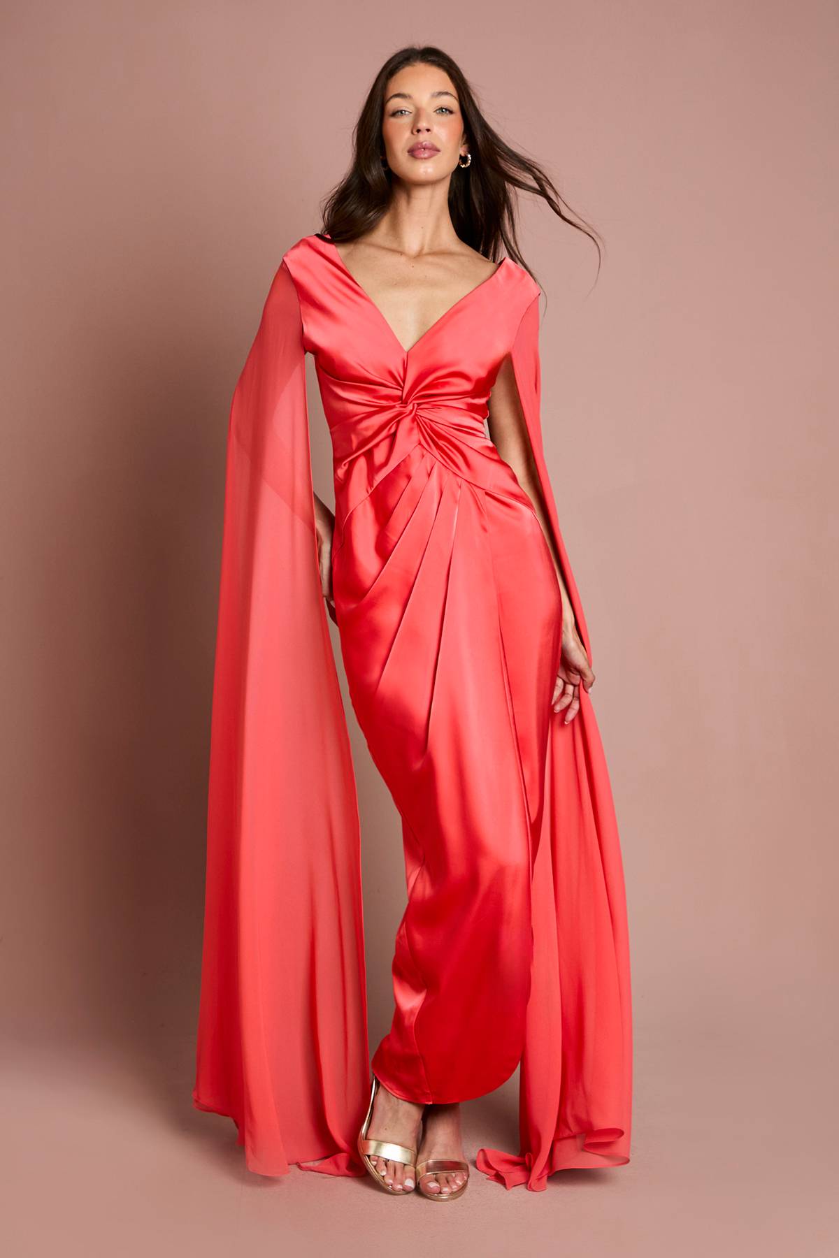 Coast Robe Longue En Satin À Manches Cape