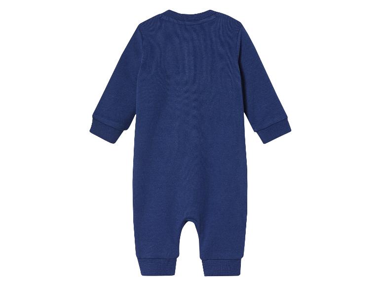 2 baby pyjama's
