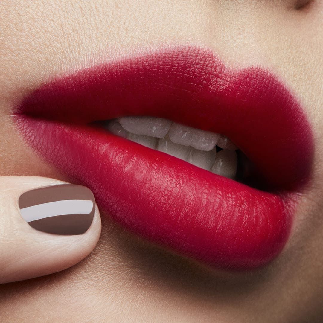 MAC  LOVE ME LIPSTICK