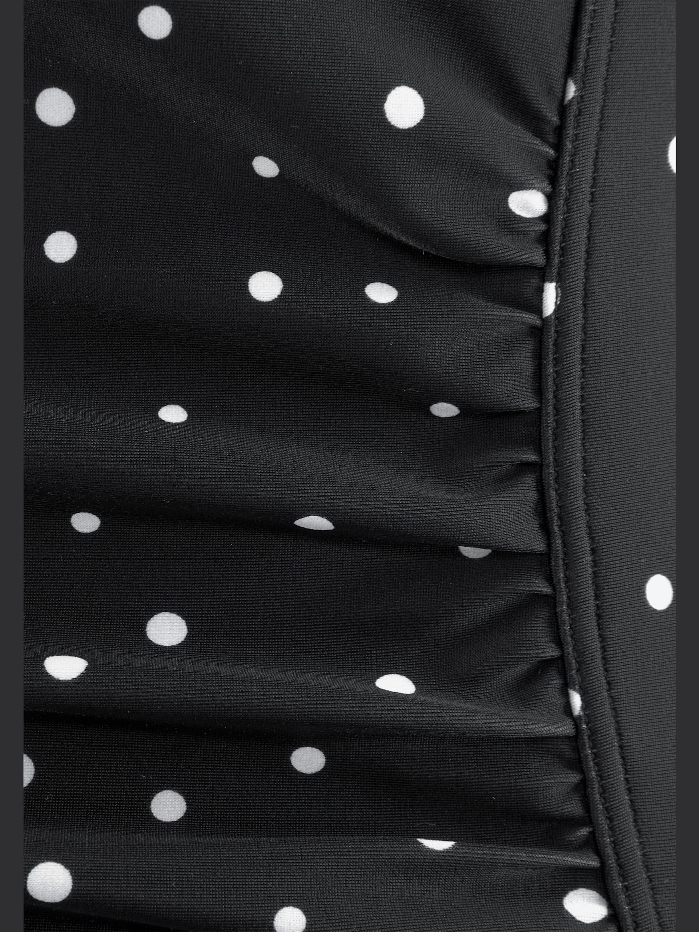 Haut de tankini design classique et passepoil