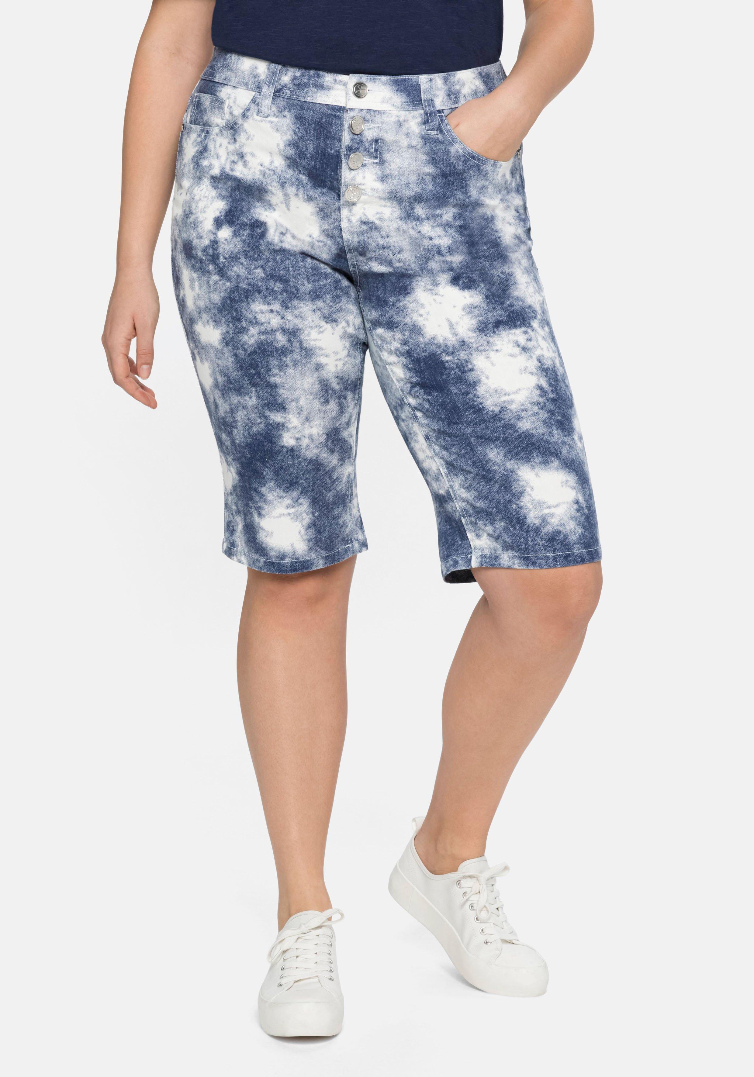 Jeansbermudas mit Batikdruck, in 5-Pocket-Form