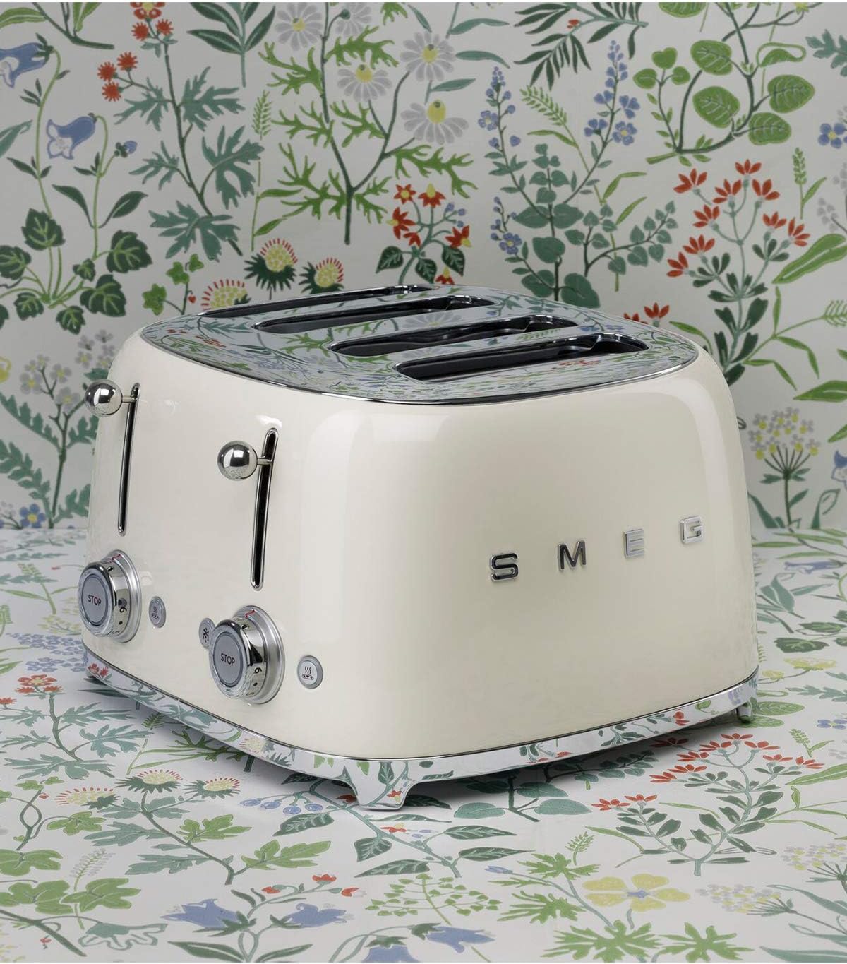 Smeg, 4x4 TSF03CREU -Toaster, 4 Schlitze für 4 Scheiben, 6 Vergoldungsniveaus, Heizfunktion, Abtau- und Bagel- Funktion, Sammelschublade, 2000W, Creme