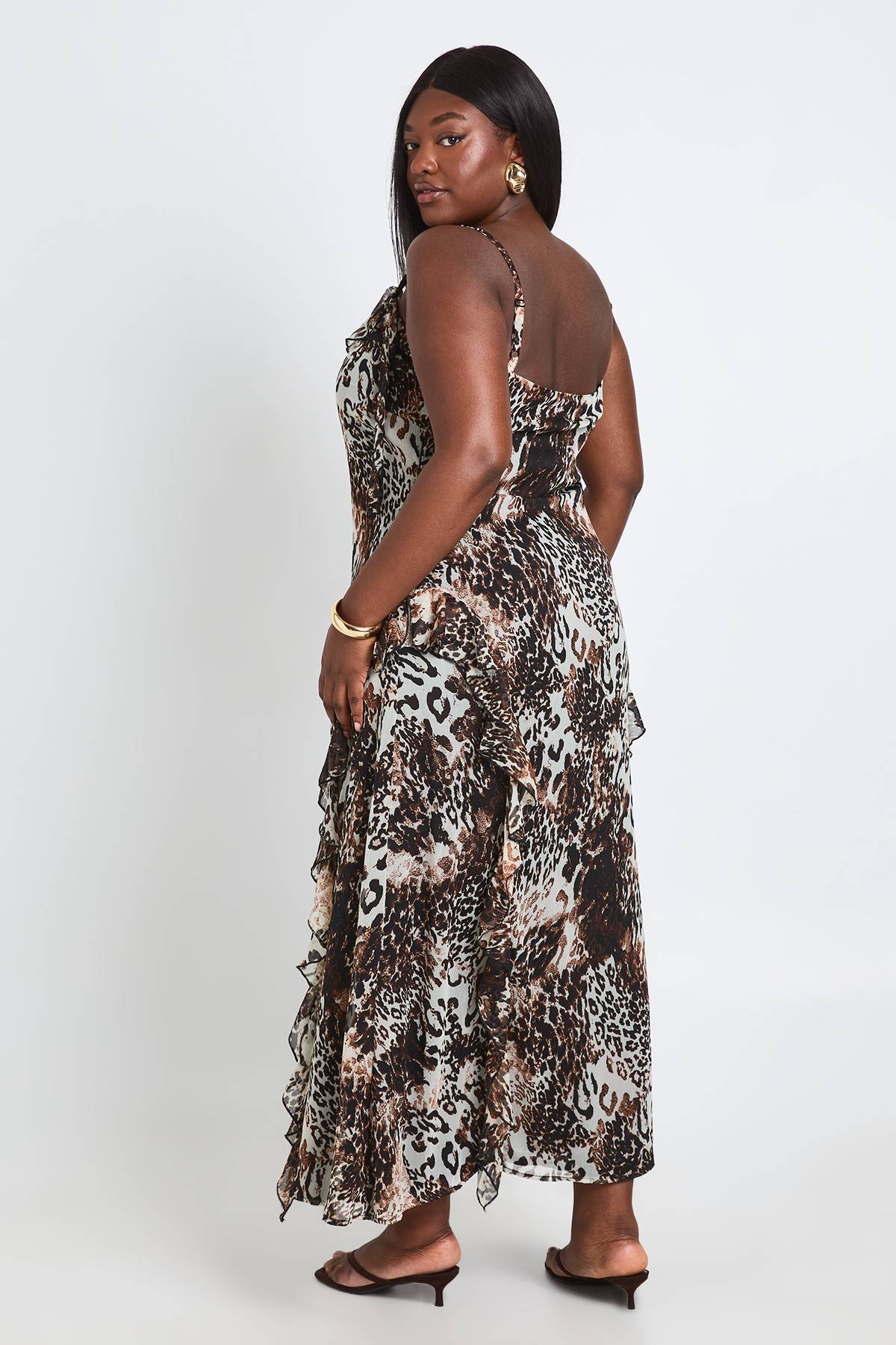 boohoo Robe Maxi En Mousseline À Volants Imprimé Léopard Grande Taille