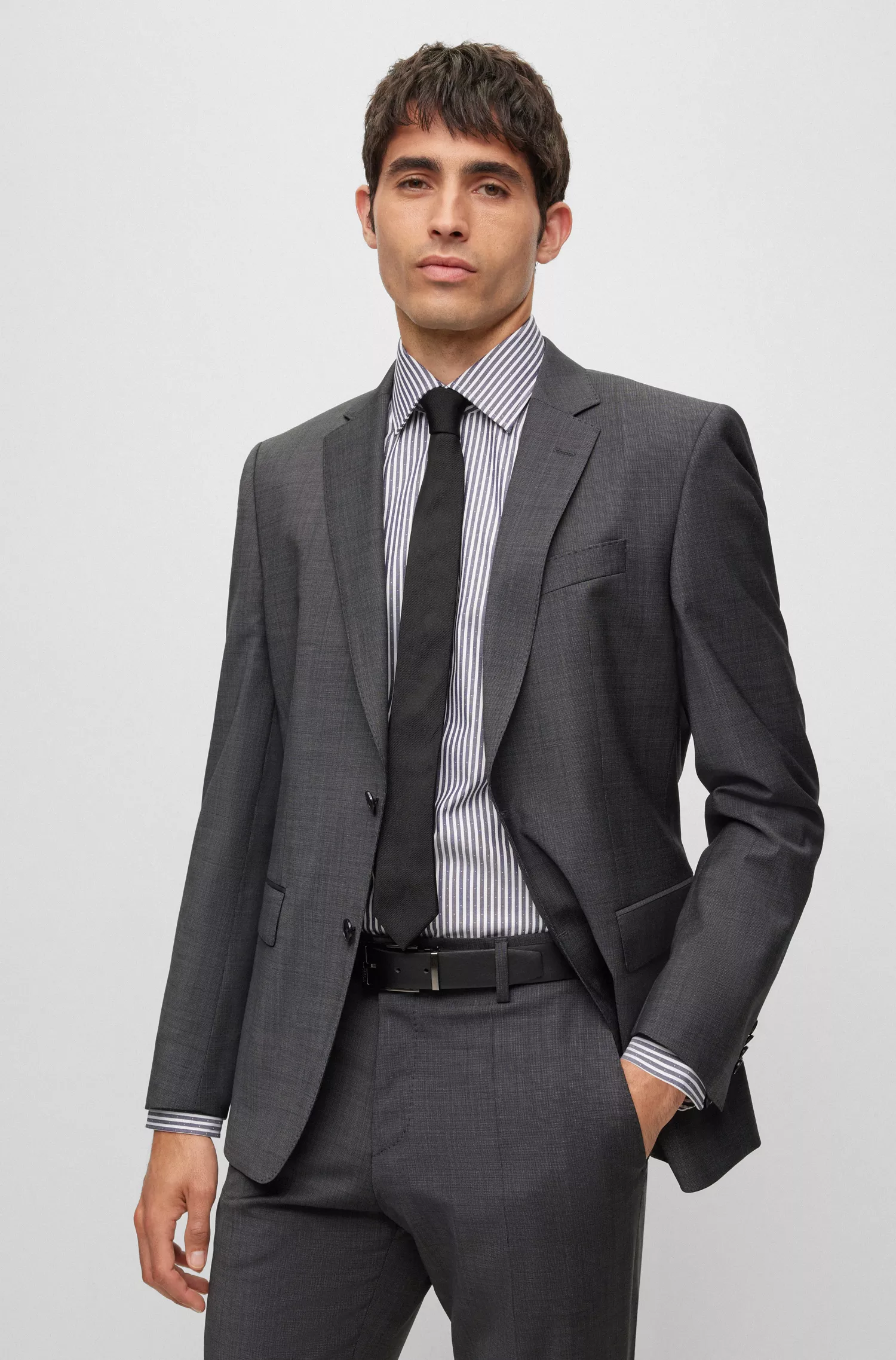 Camisa BOSS preta de corte slim, em mistura de algodão orgânico com listras.