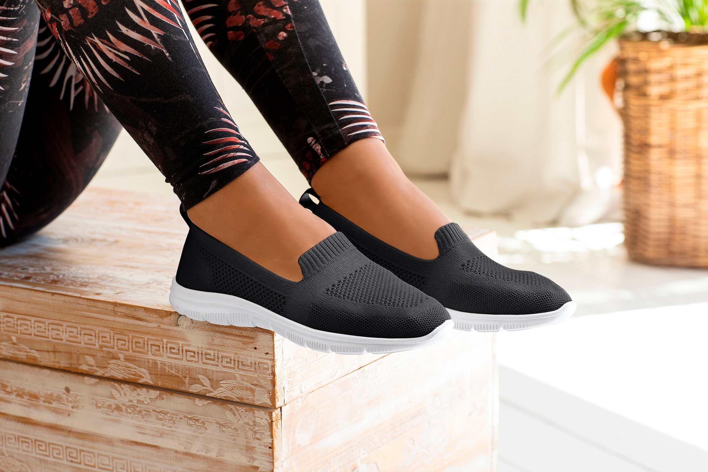 LASCANA Slipper  Sneaker, Halbschuh, ultraleicht zum Reinschlüpfen VEGAN