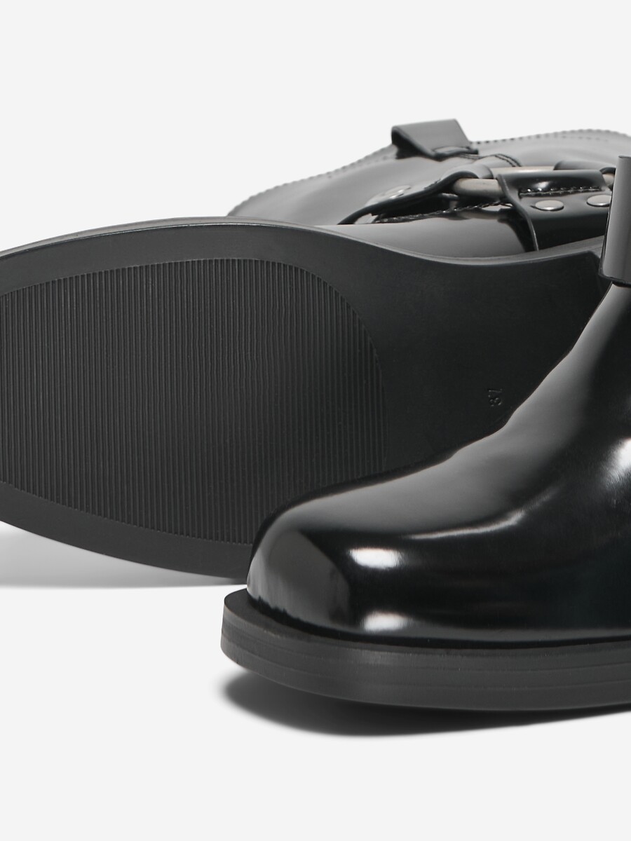 SOMENTE CALÇADOS<br>Botas de cano curto estilo Biker Bax