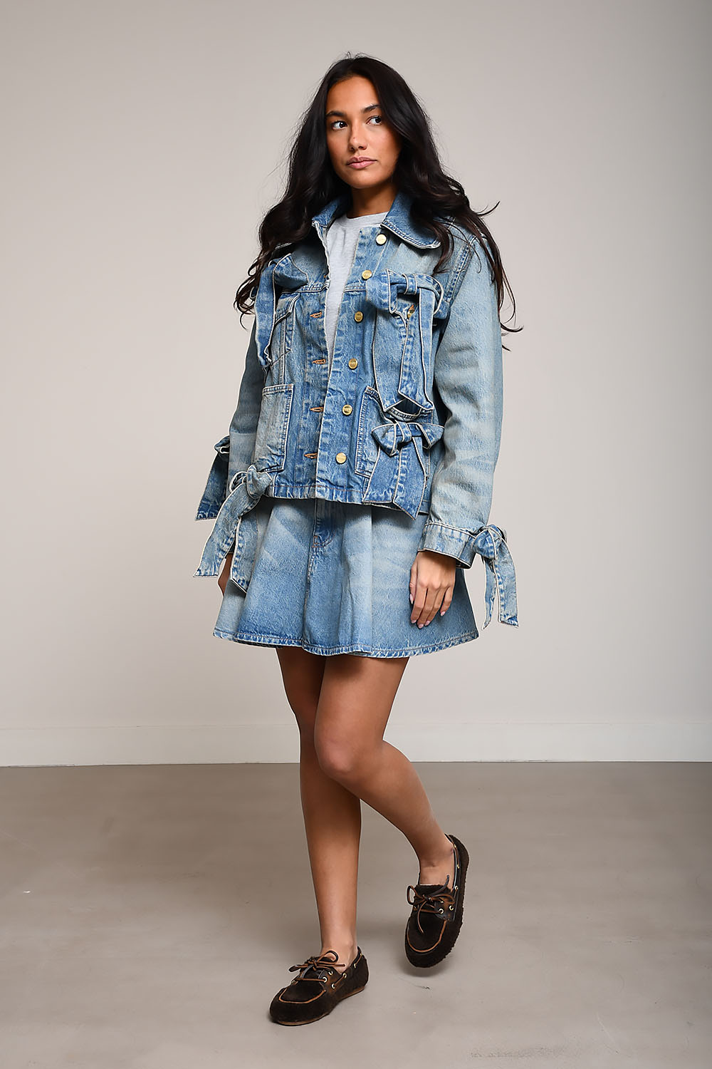 Light rigid denim bow jacket