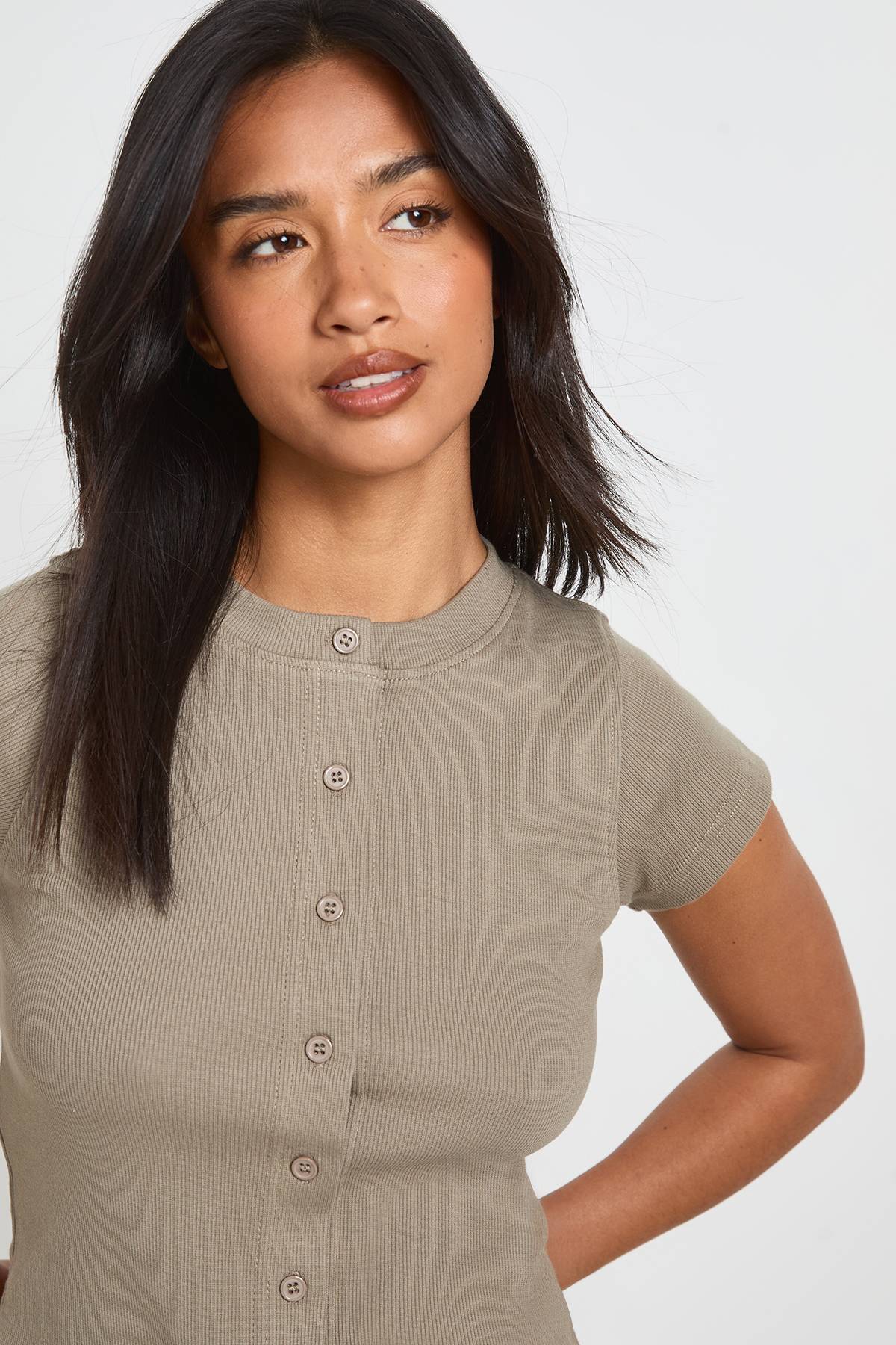boohoo Ensemble Survêtement Petite Taille Haut Côtelé Boutonné À Manches Courtes Et Short