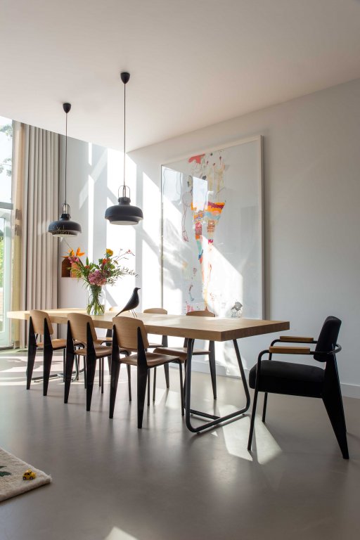 Vitra Standard stoel naturel eiken, onderstel Japanese Red
