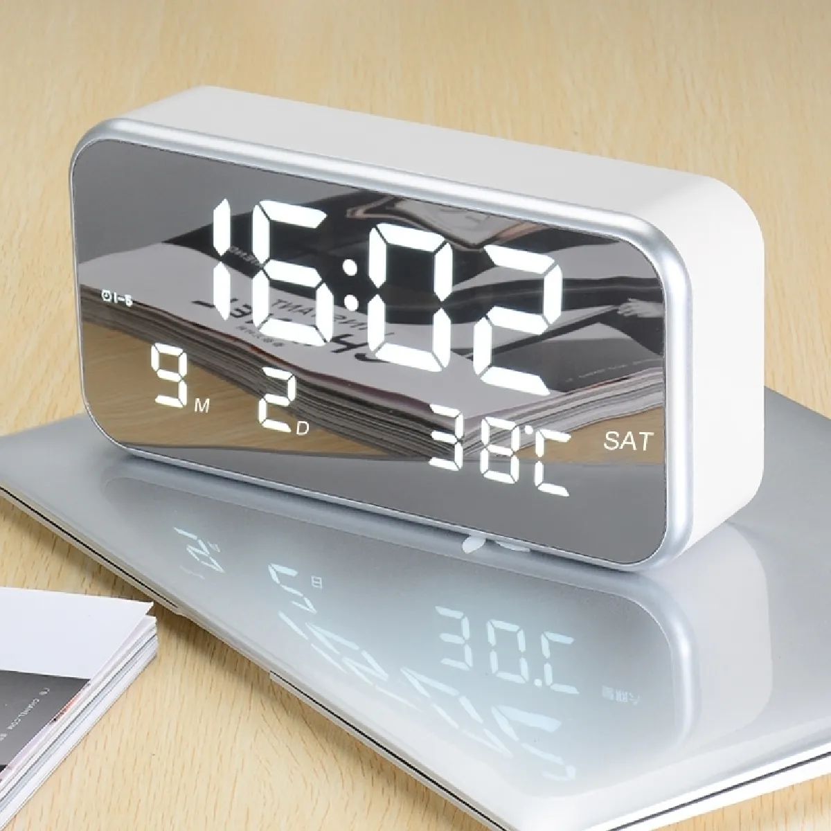 Wewoo Réveil LED multi-fonctionnel numerique