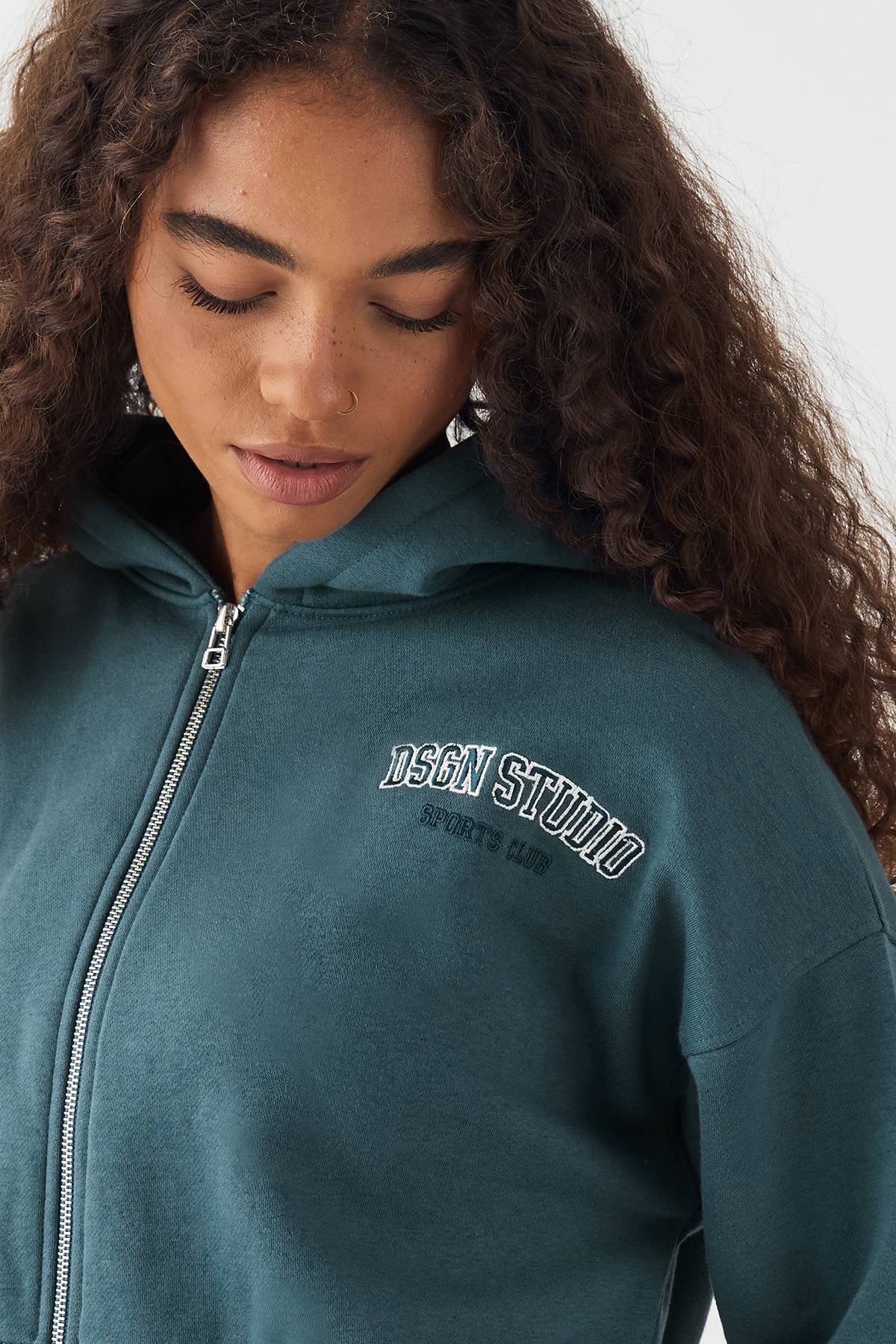 Sweat à Casynthétiqueche Court Zippé Boxy DSGN Studio