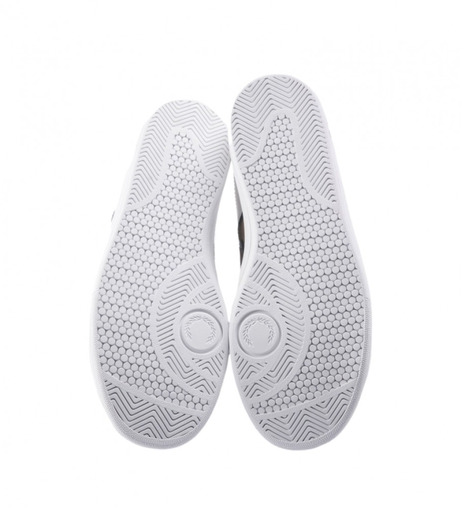Tênis de couro Fred Perry B721 bege com a marca
