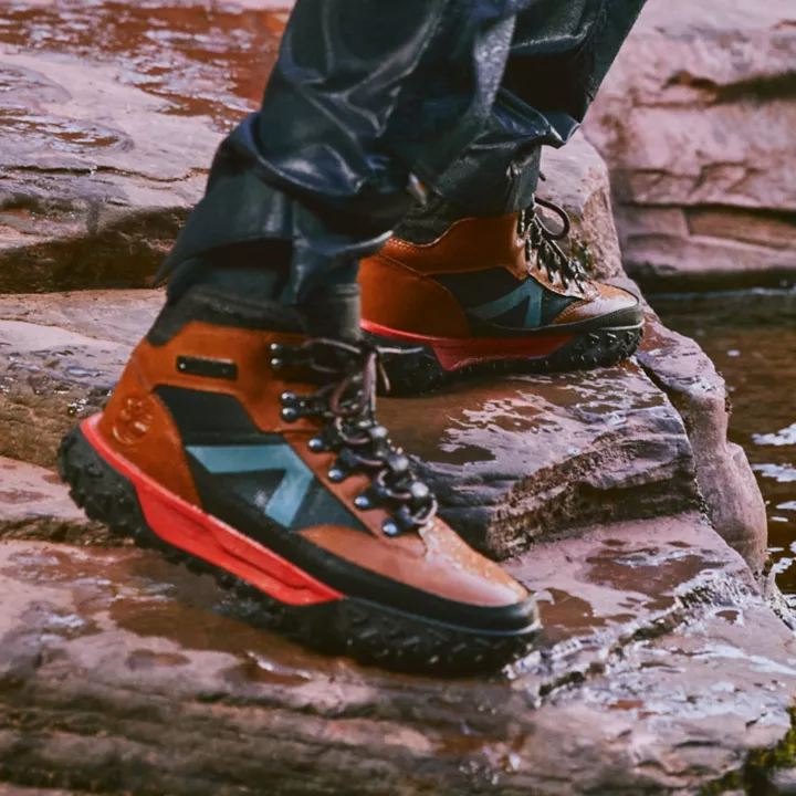 Bota de caminhada Greenstride Motion 6 para homens na cor marrom.