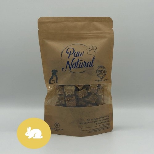 Cubos de ração Paw com sabor natural de coelho para cães.