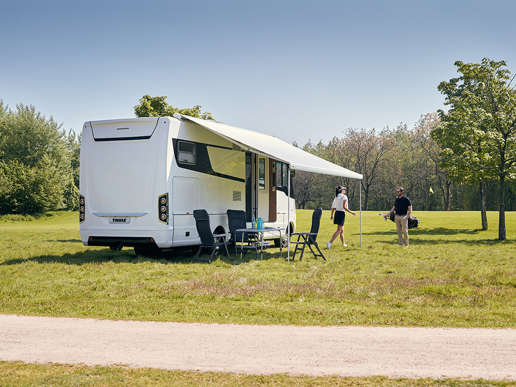 Thule Omnistor 9200 wit 400 Mystic Grey cassetteluifel