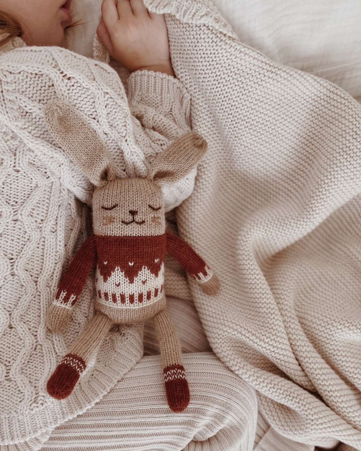 Kosebamse – Håndstrikket Alpakkaull | Bunny Knit Toy