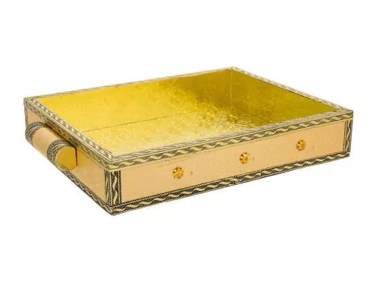 Plateau en métal doré repoussé 25x20x4,5h