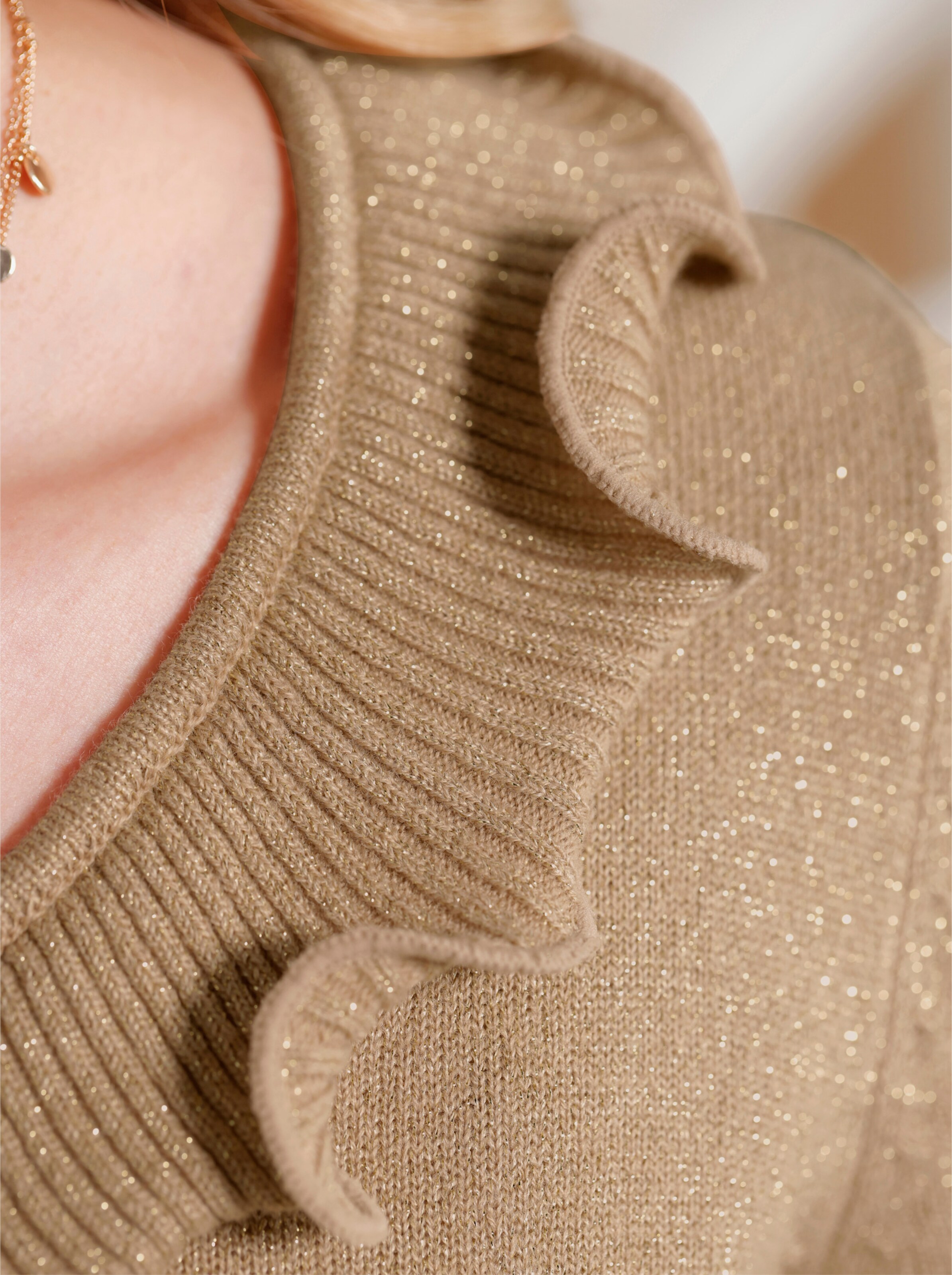 Langarm-Pullover mit gewellten Abschlüssen