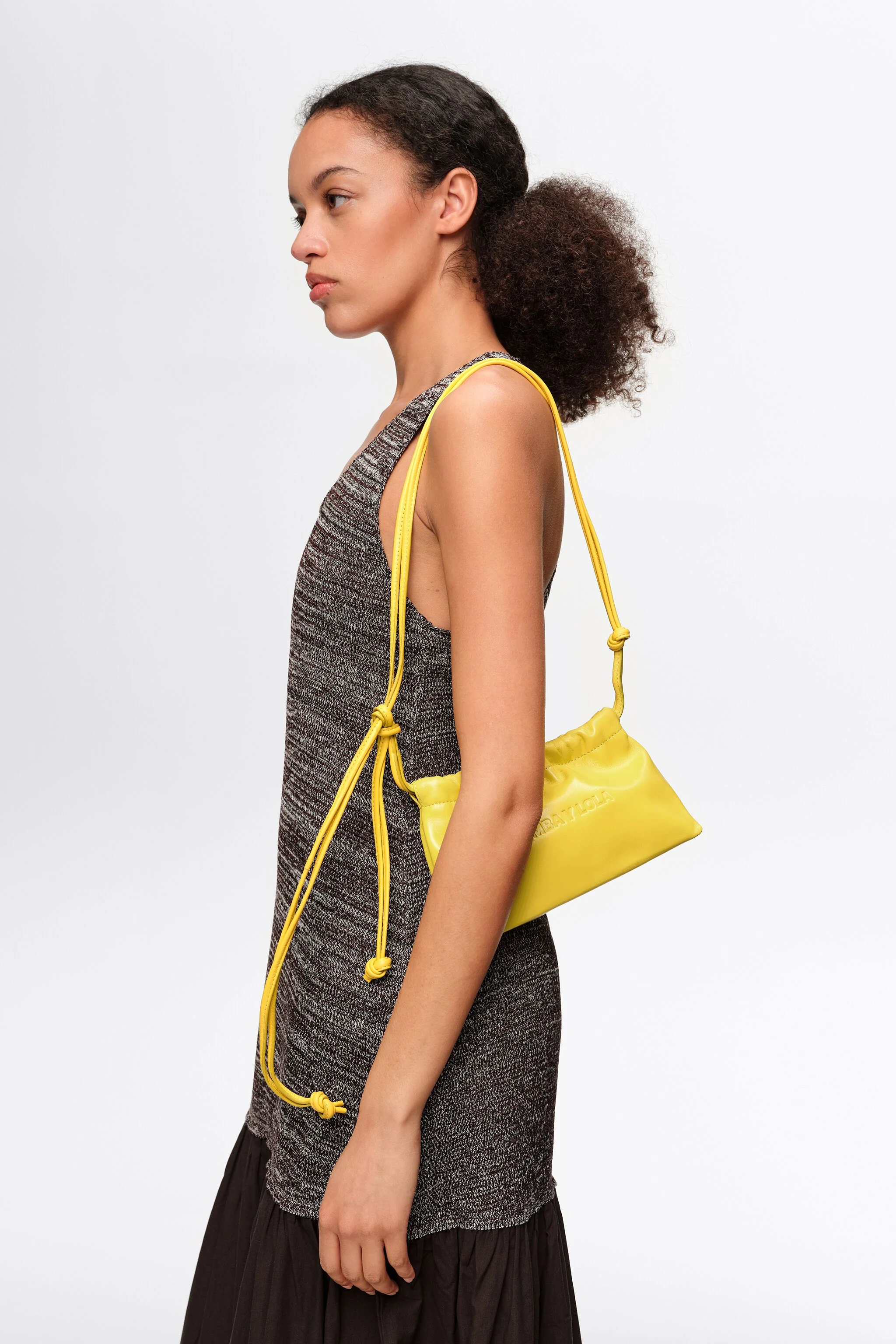 Mini bolsa de mão de couro amarelo