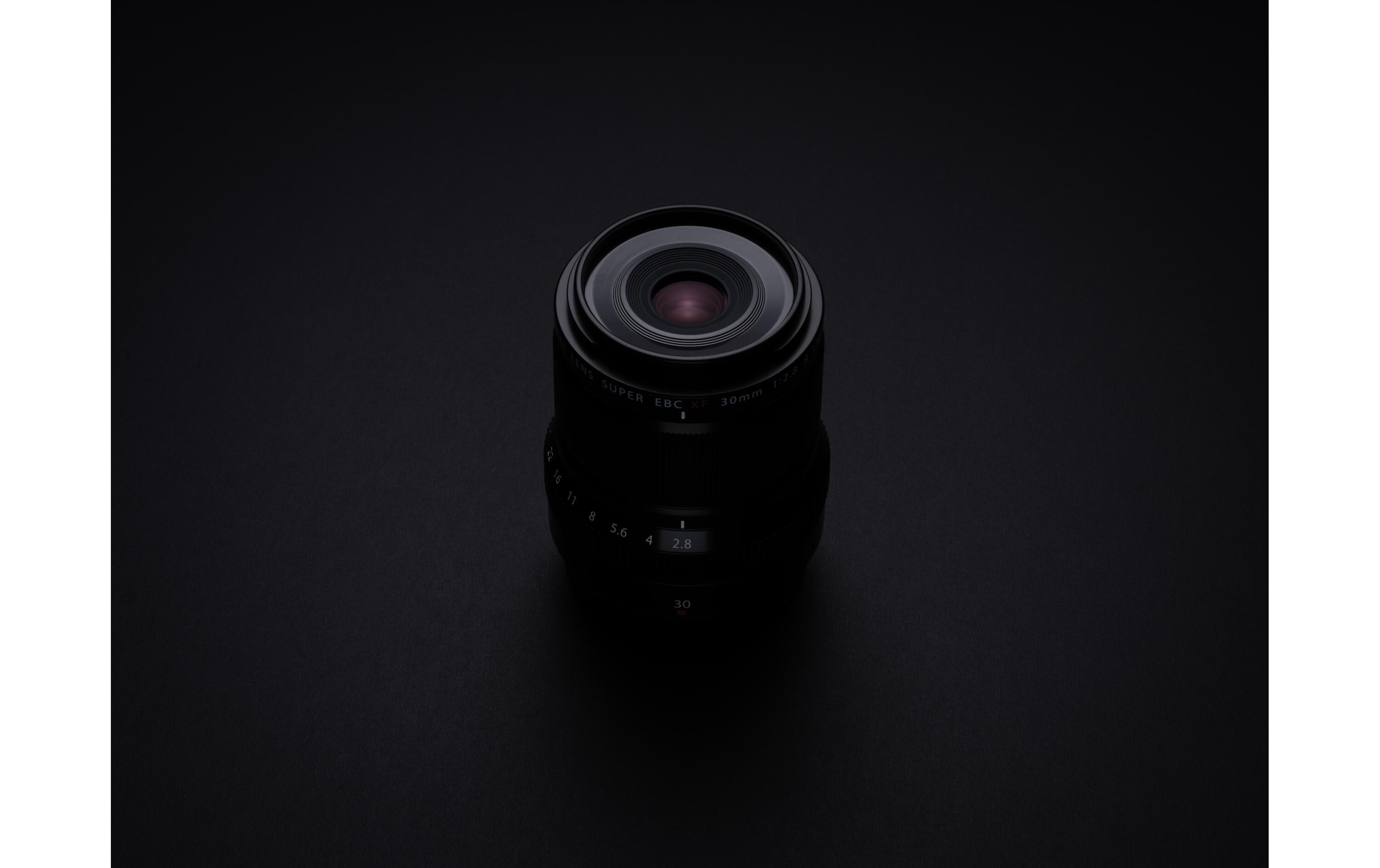 Festbrennweite FUJINON XF 30mm F/2.8 R LM WR Macro X-Mount<br>Kompakte Festbrennweite für Nahaufnahmen mit Abbildungsmassstab 1:1
