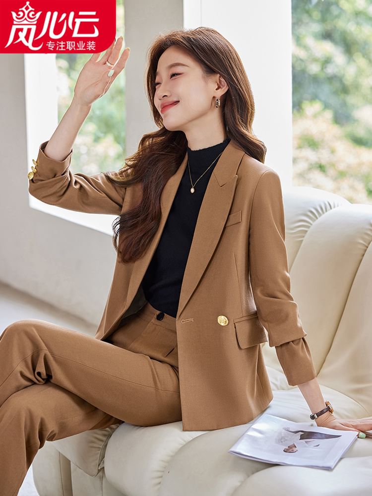 Skyheart - Asymmetrische blazer met piekrevers en één knoop / Middelhoge uitlopende pantalon / Blouse met lange mouwen en V-hals / Set