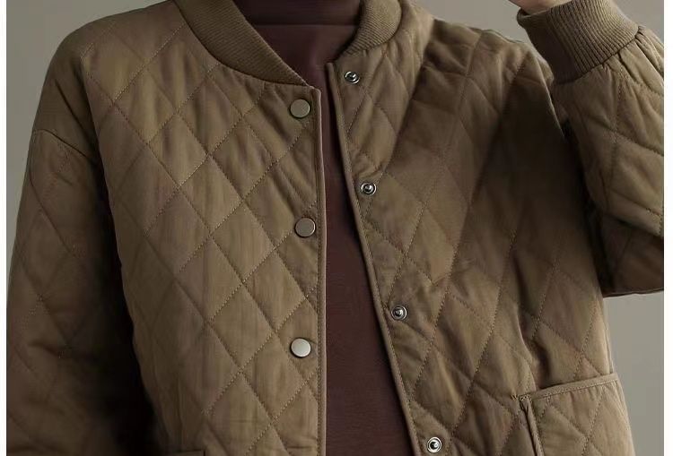 INEN - Effen gewatteerd bomberjack met knoopjes