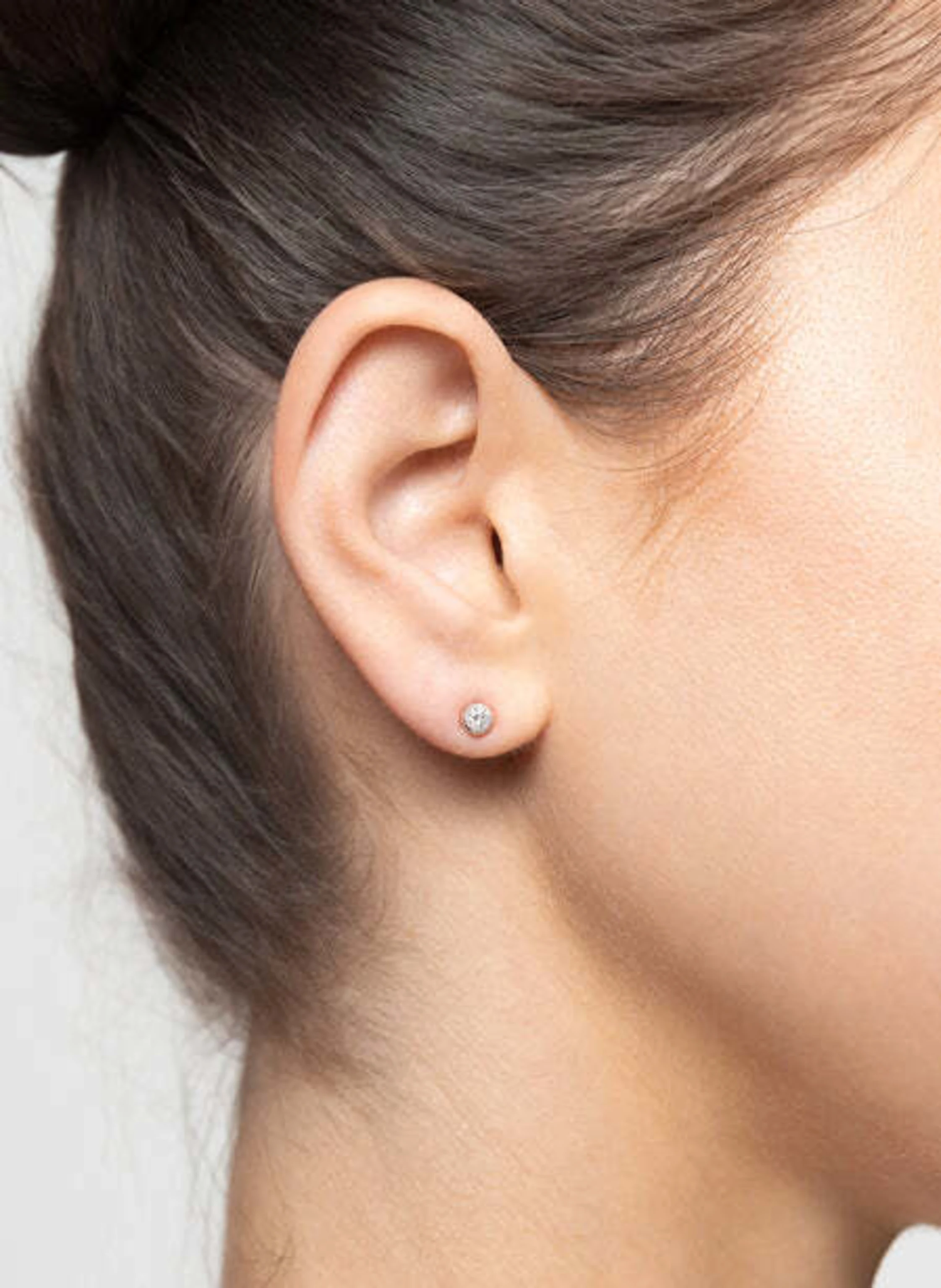 VEYNOU Ohrstecker KATE aus 14 Karat Weißgold und 0,20ct. lab-grown Diamanten