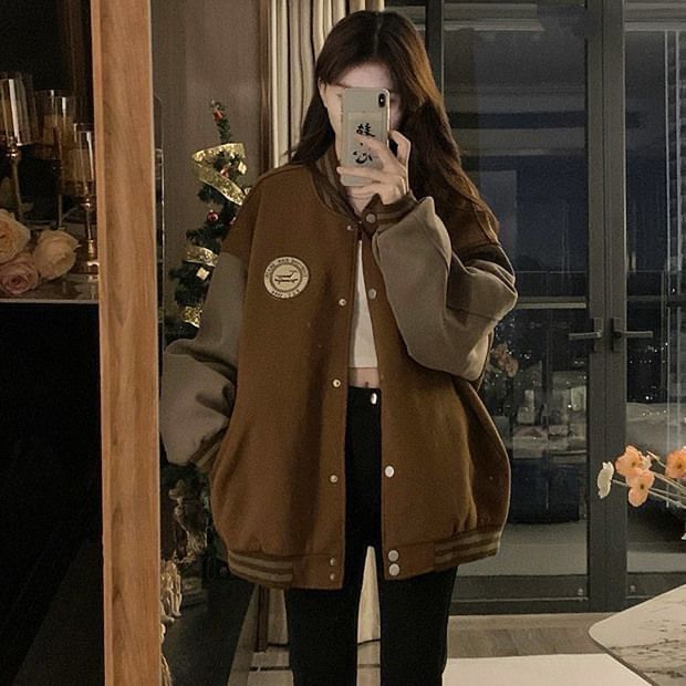 PERKARP - Oversized enkelrijs baseballjack met geborduurde letters en raglanmouwen