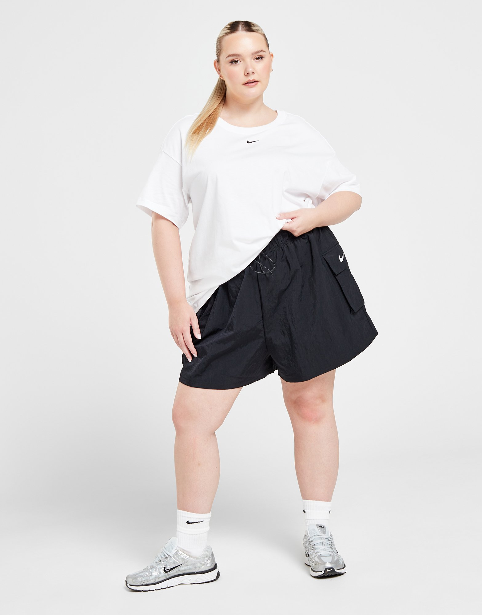 Nike Haut à manches courtes oversize pour Femme (grande taille) Sportswear Essential