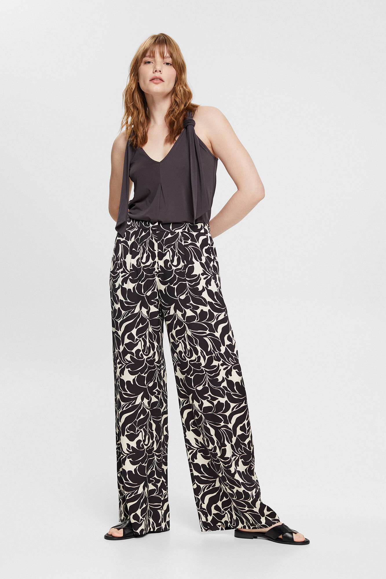 Calças plissadas em viscose com estampa floral - Estampa branca