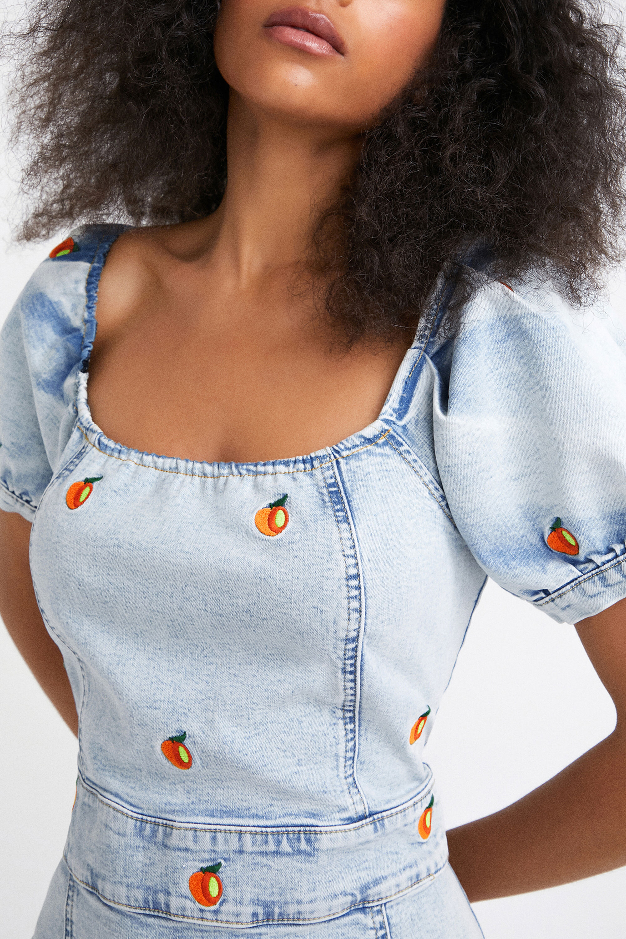Robe courte ajustée en denim