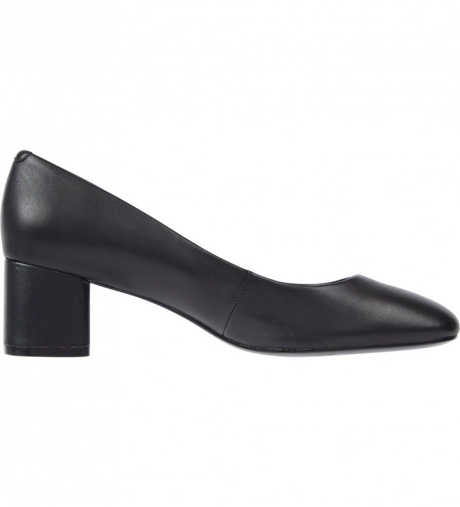 Sapatos Tommy Hilfiger Essential de couro com salto médio e bico quadrado, pretos.