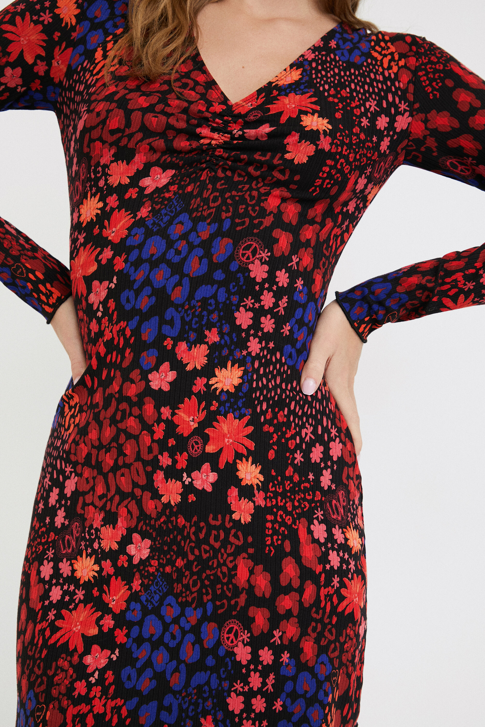 Robe courte ajustée avec fleurs