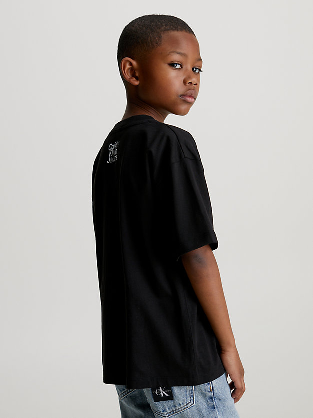 Camiseta com logo e modelagem relaxada