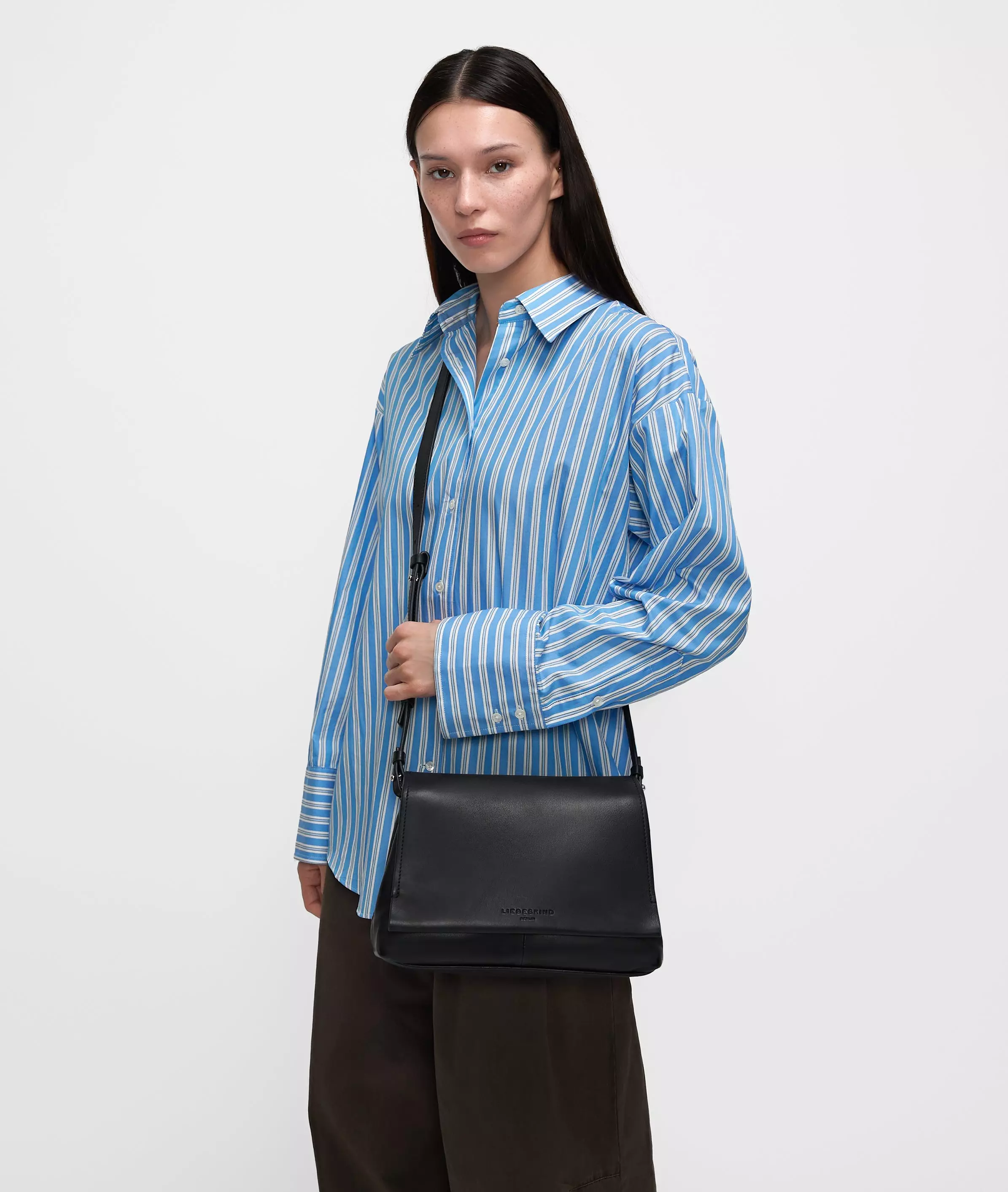 Hera Crossbody M Spacious crossbody bag made from sheepskin