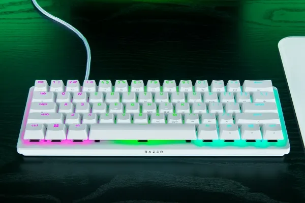 Razer Huntsman V3 Pro Tenkeyless - Tastatur - 80% - TKL - backlit - USB - QWERTY - USA - tastkontakt: Razer Analog Optical Switches (Gen-2) - hvid