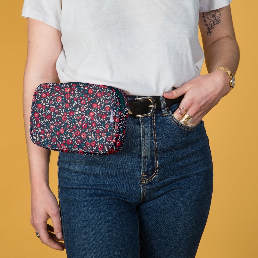 Pochette Banane Camelias Rubis