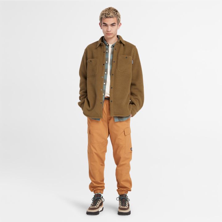 Calça jogger utilitária masculina na cor laranja.