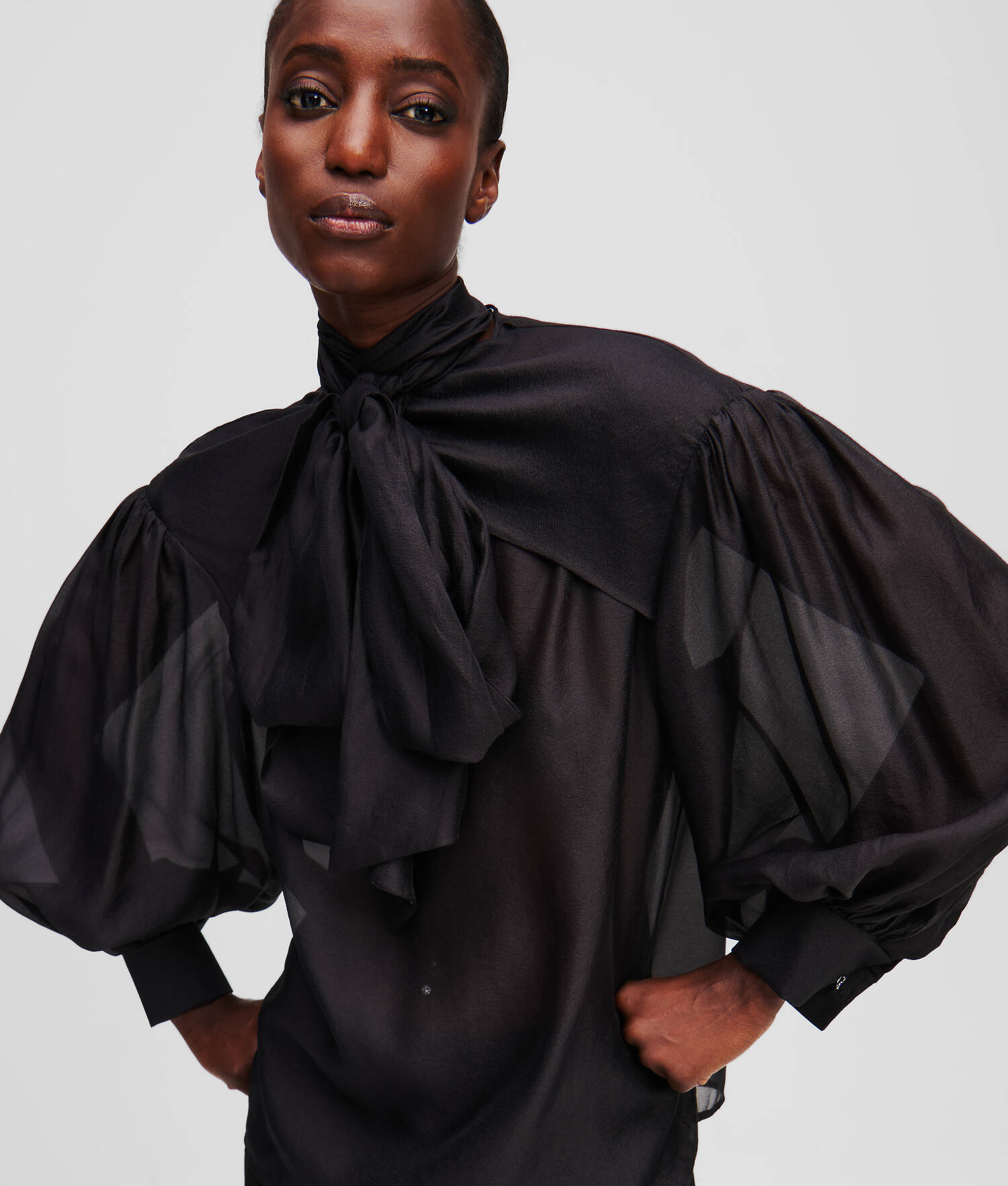 BLOUSE À NŒUD EFFET MÉTALLISÉ - Noir