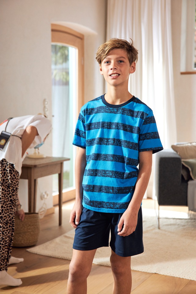 AUTHENTIC LE JOGGER Pyjama, 4 Stk. mit lässigem Druck und gedruckten Streifen