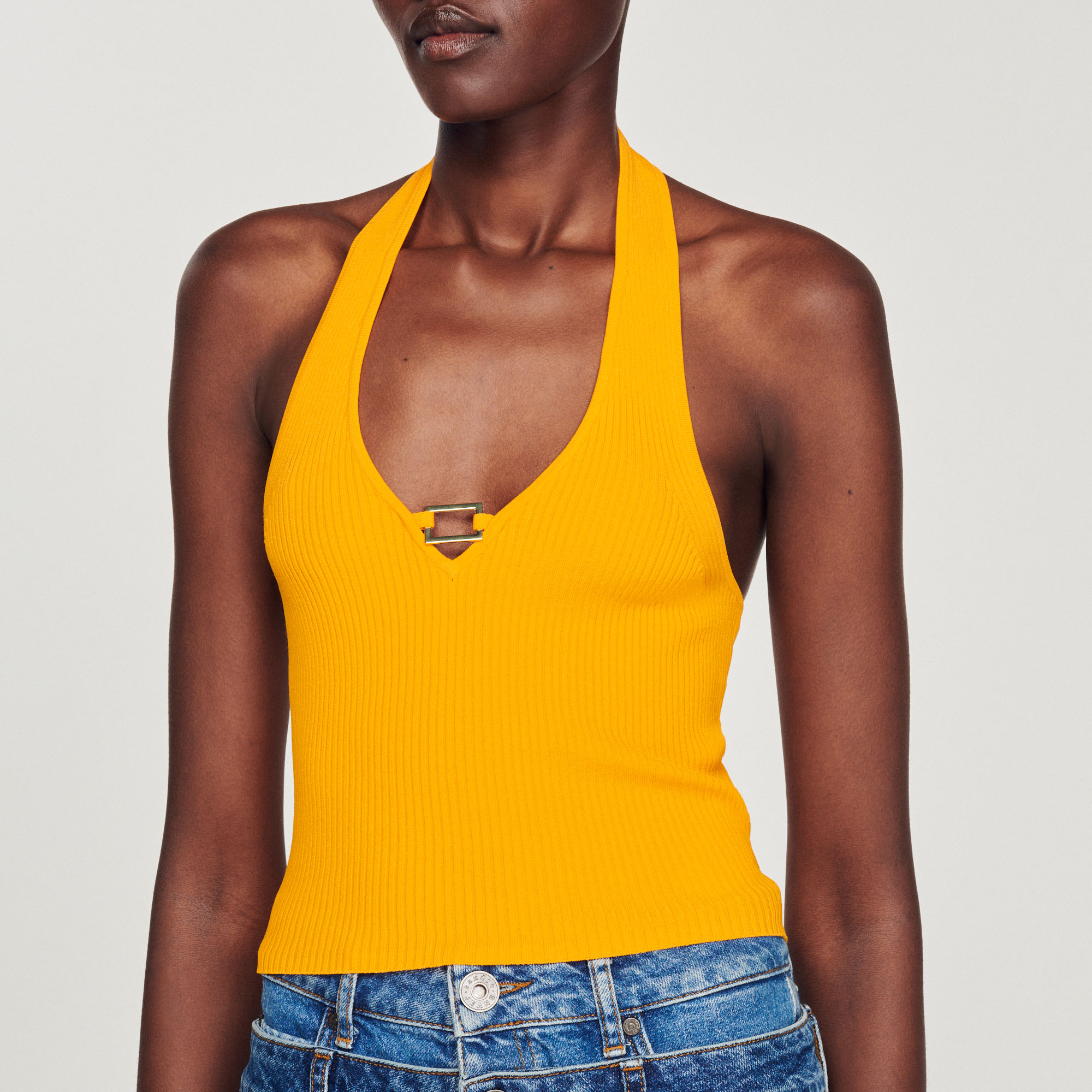 Top court en maille detail bijou