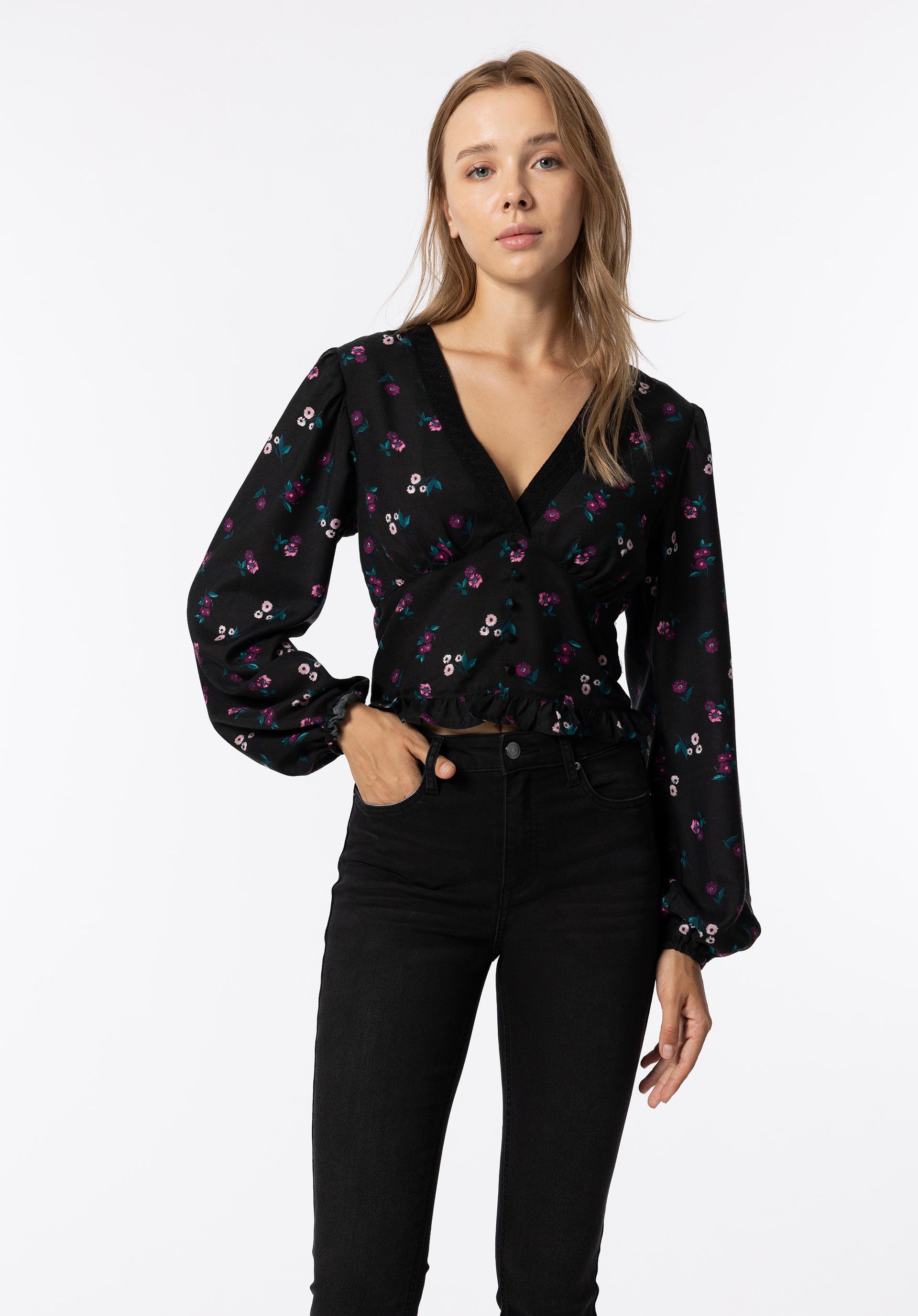 Blusa Estampado Floral com Botões Forrados