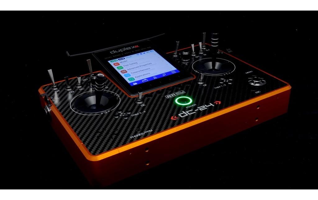 Fernsteuerung DC-24 II Carbon Line Orange<br>Professioneller 2.4 GHz Duplex Pultsender