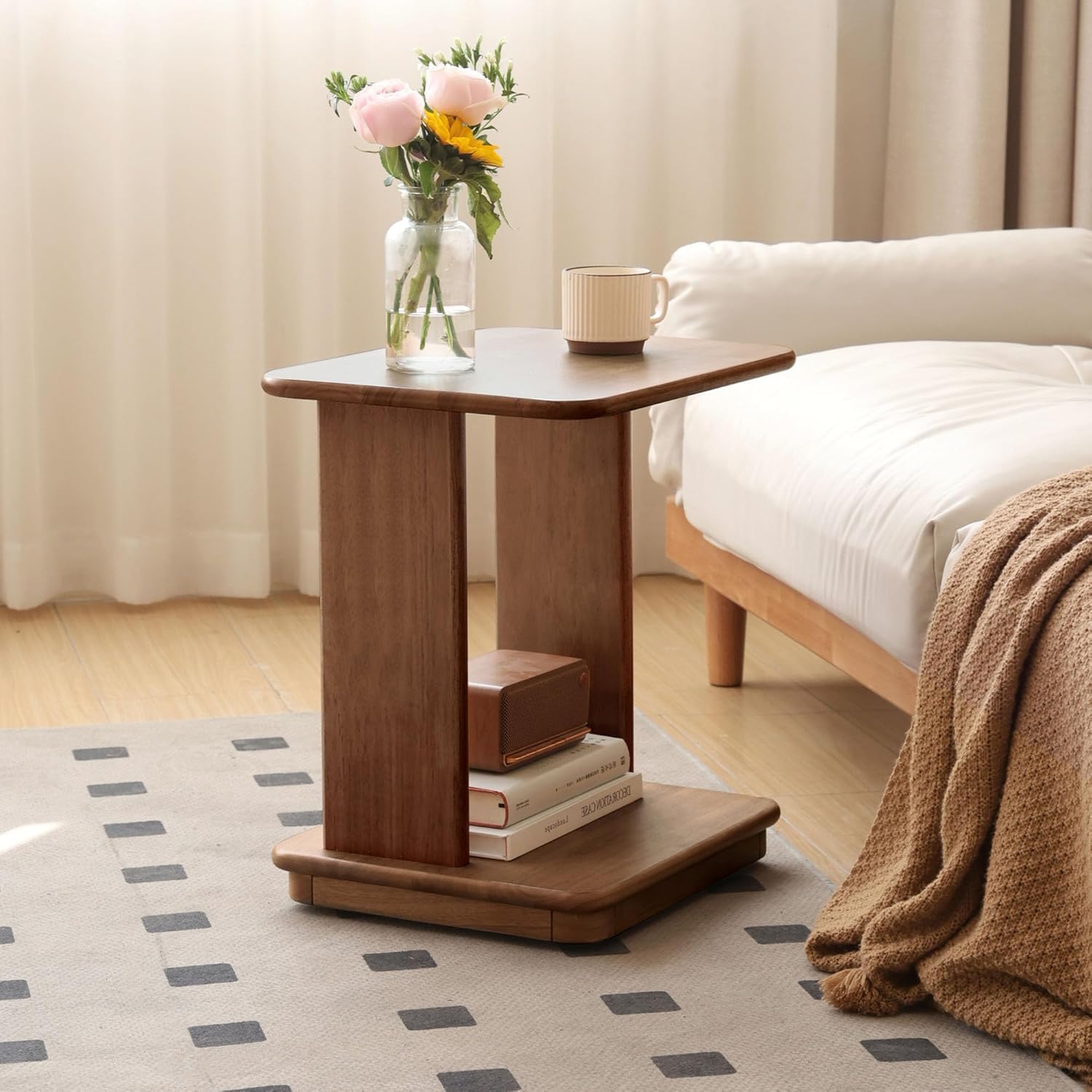 YESWOOD Massivholz Beistelltisch mit Rollen, Kleiner schmaler Nachttisch aus Gummiholz, Beistelltisch für Couch, Sofa Bett, leicht beweglich, ohne Montage, großer Stauraum, 39×35×50cm, Nussbaumfarbe