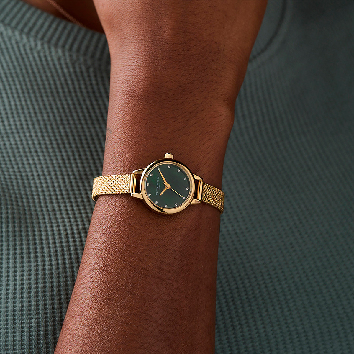 Montre OLIVIA BURTON classics femme analogique, bracelet acier doré jaune