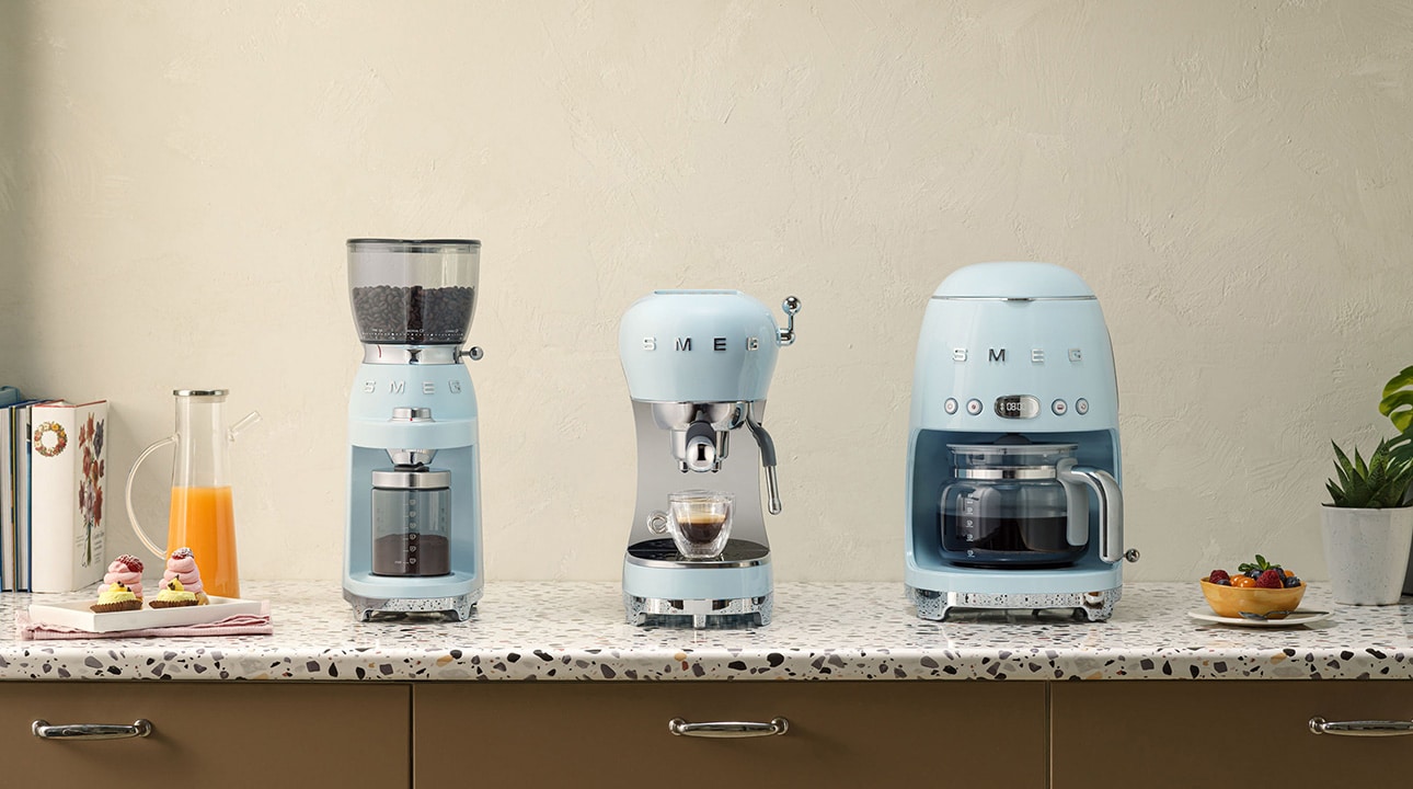 SMEG Espresso-Kaffeemaschine Pastellblau 50's Style