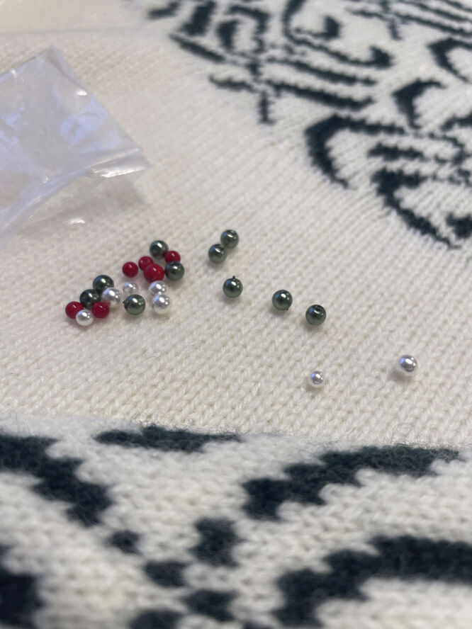 Magasin du Nord Collection Xmas Sweater m. DIY Perler - 100% Lammeuld A kiss under the mistletoe