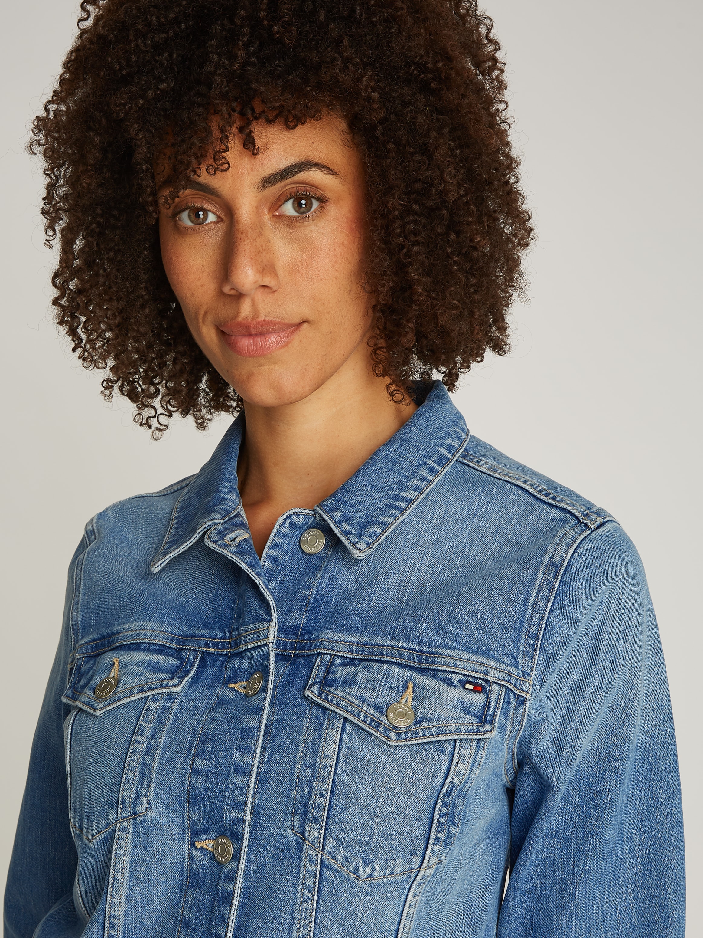 Tommy Hilfiger Jeansjacke »DNM SLIM JACKET UMA« in blauer Waschung