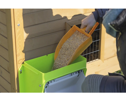 KERBL Smart Coop voerautomaat met trapklep, voor ca. 7,5 kg, 10 l pluimveevoer, kippenvoer, groen en wit